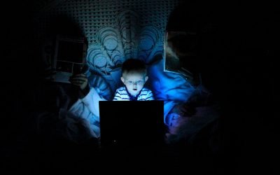 Google lanza un programa gratuito para que los niños aprendan a identificar noticias falsas, bots y cómo funciona el phishing